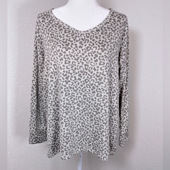 American Eagle V-Neck Oversized Cheetah Print Sweatshirt - Picture 1 of 6